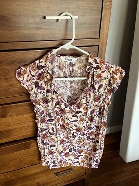 BB Dakota Cream Floral V-Neck Cap Sleeve Blouse with Purple and Orange Accents